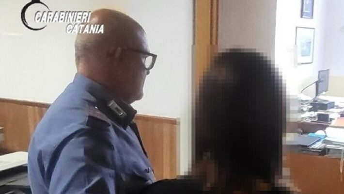 Maltrattamenti in famiglia a Catania: 22enne aggredisce la fidanzata e viene arrestato dai carabinieri