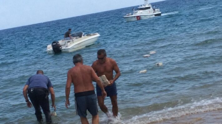 Colpo grosso al largo del Ragusano: gettati da un motoscafo 700mila euro in contanti