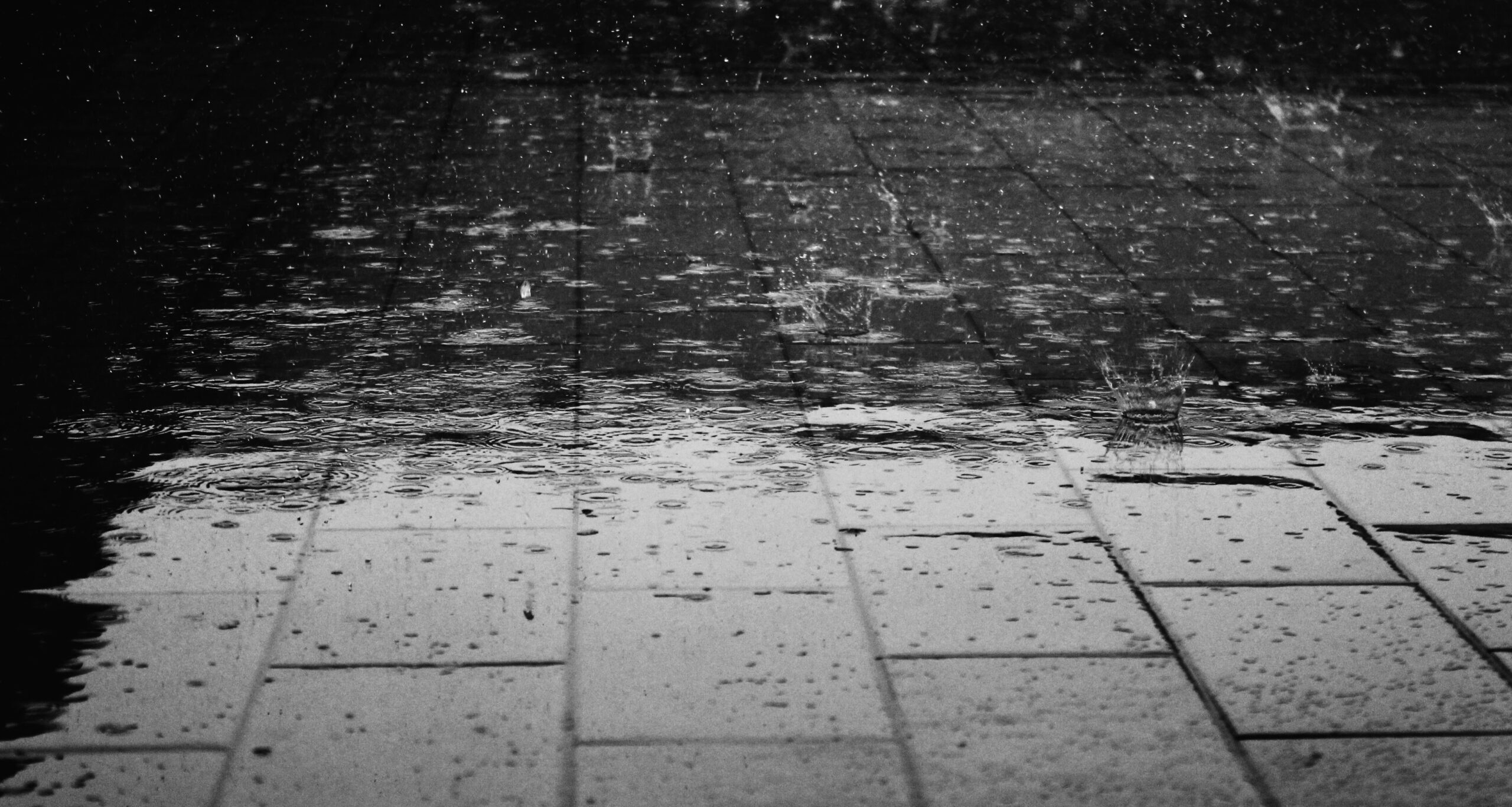 Trapani sott’acqua dopo il violento temporale di stamattina: strade allagate