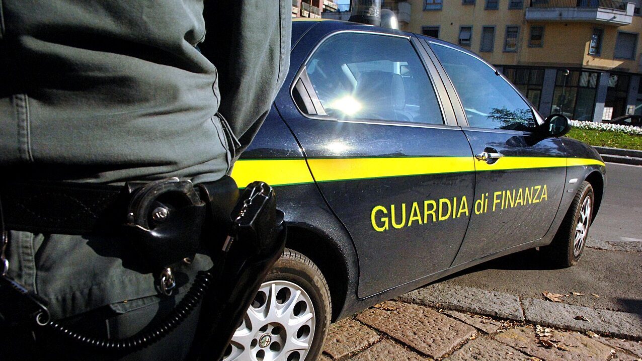 Distributore abusivo nel Catanese: sequestrati 1.000 litri di gasolio agricolo