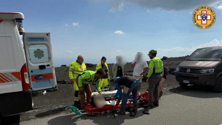Operazione di soccorso sull’Etna, il CNSAS porta in salvo una turista francese