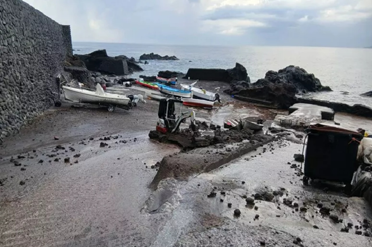 Nubifragio a Stromboli, colpita violentemente la frazione di Ginostra: allagamenti e danni alle infrastrutture