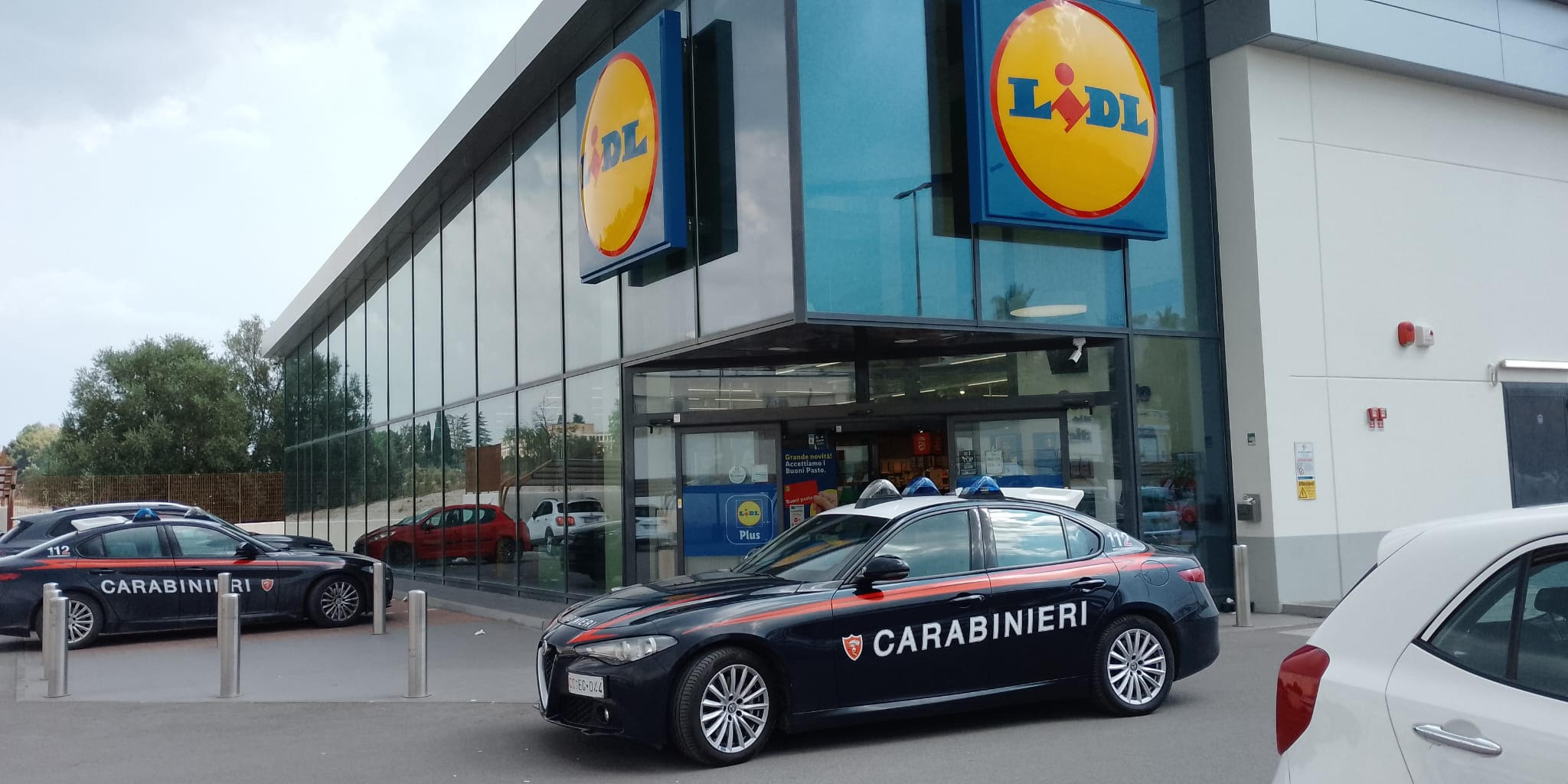 Furto al supermercato Lidl di Caltanissetta: arrestati un uomo e una donna dai Carabinieri