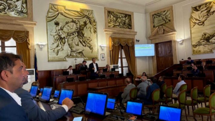 Vertenza Pfizer, Consiglio comunale straordinario a Catania. Il sindaco Trantino: «Questa è una battaglia di tutti»