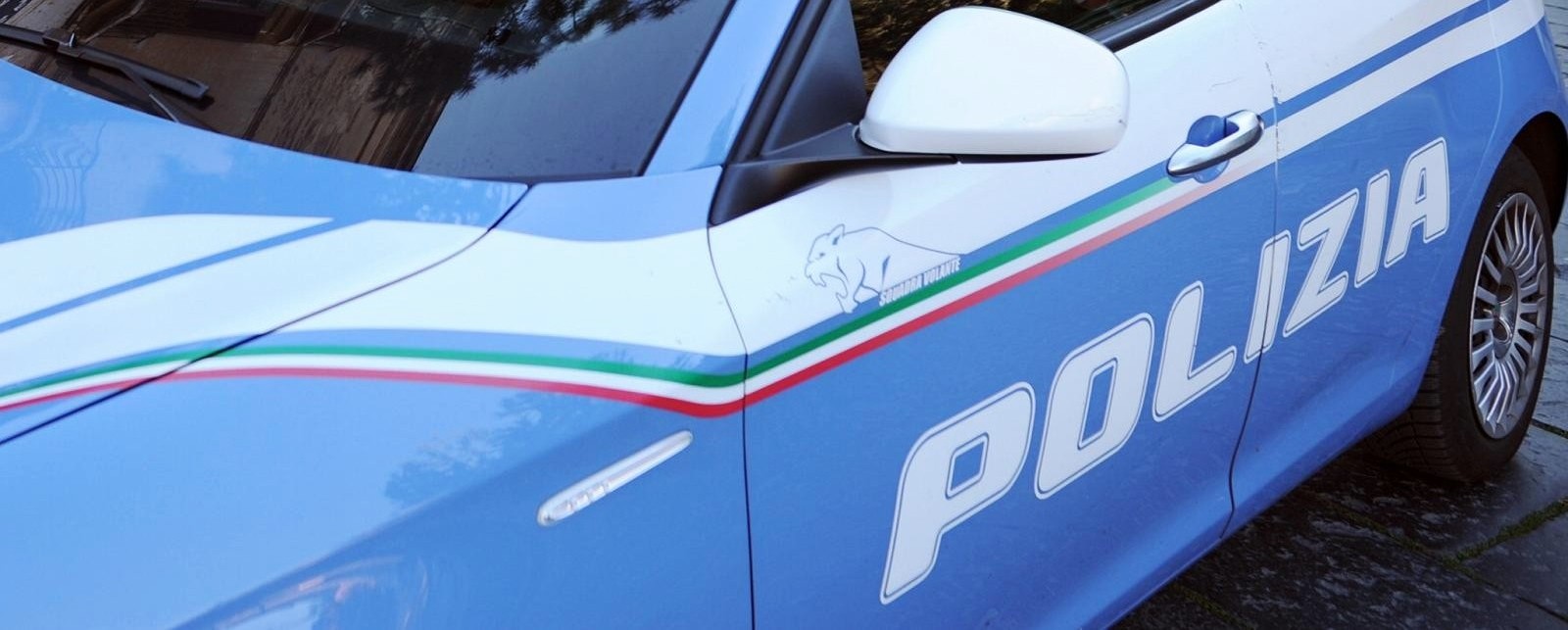 Rapina una tabaccheria di via Vittorio Emanuele e accoltella il titolare