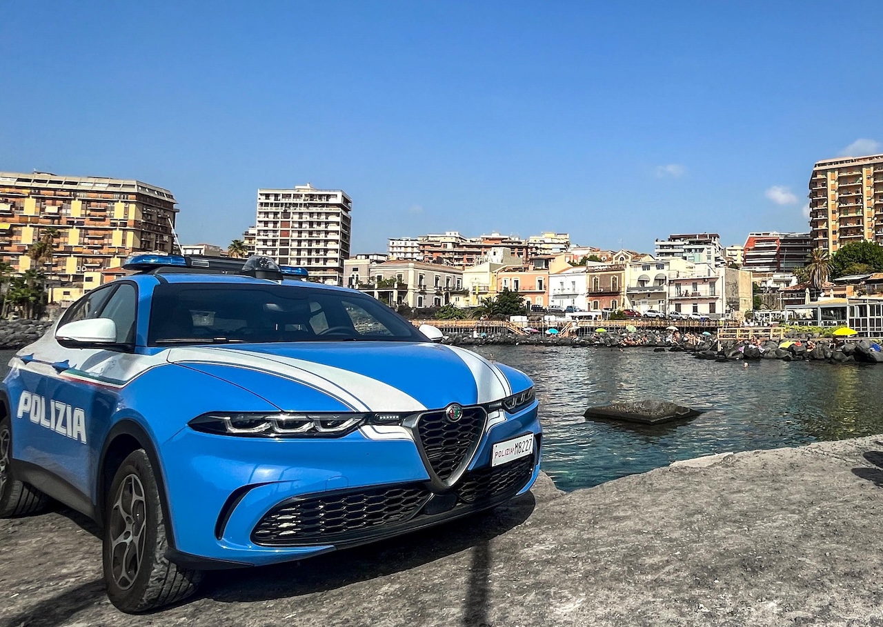 Sorpreso a rubare uno scooter sul lungomare: arrestato 17enne