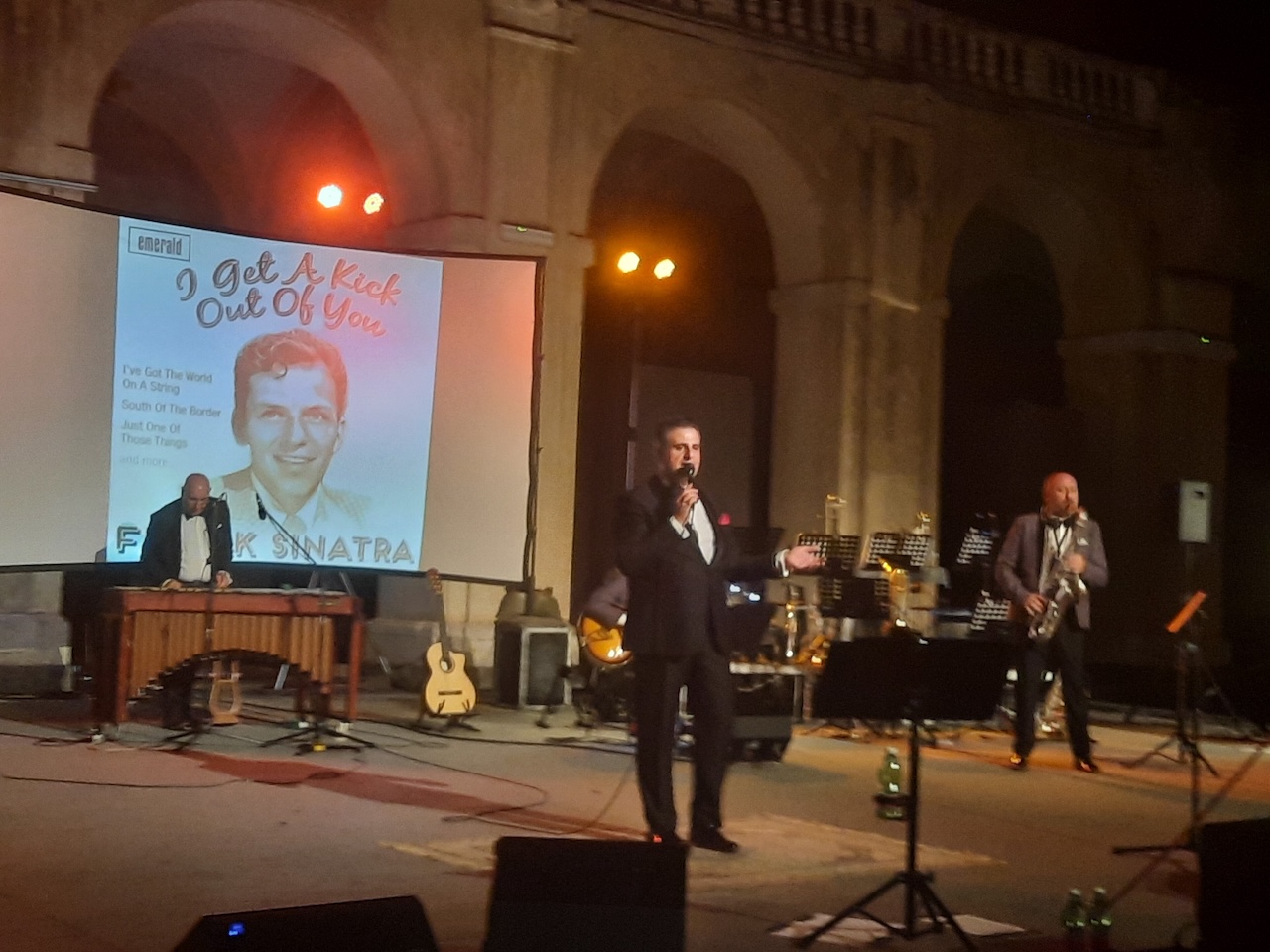 Catania sulle note di Frank Sinatra: Antonio Campanella conquista il Palazzo della Cultura