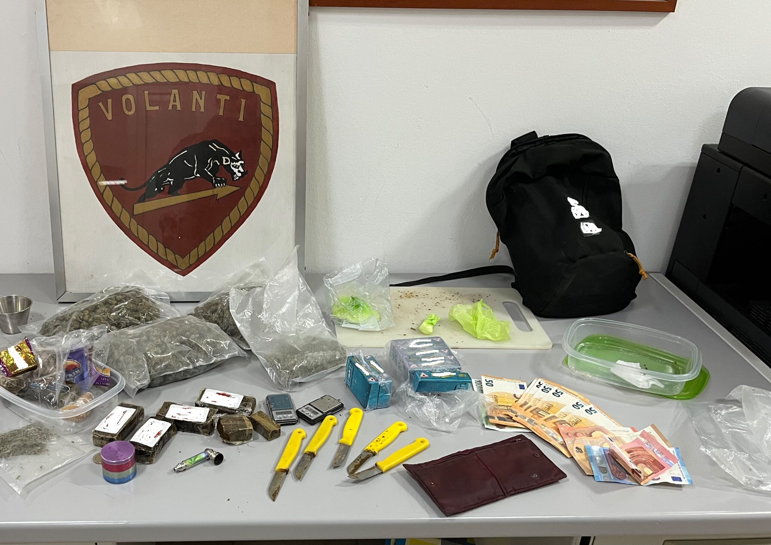 Controlli a Siracusa, sequestrati oltre due chili di sostanze stupefacenti: arrestato 34enne