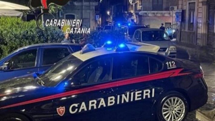 Carabinieri in borghese fermano attività di spaccio in via Vittorio Emanuele