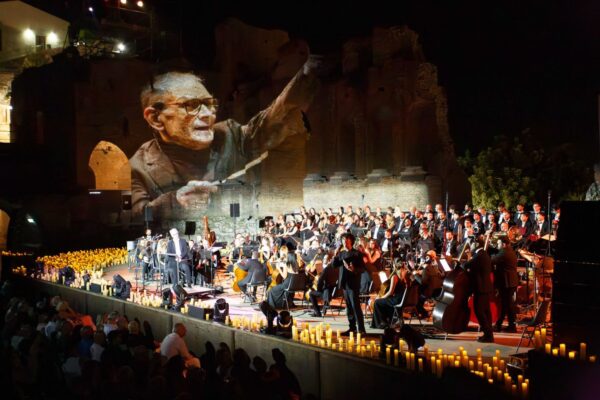 Morricone tribute: il Coro Lirico Siciliano ammalia il Teatro Greco di Taormina