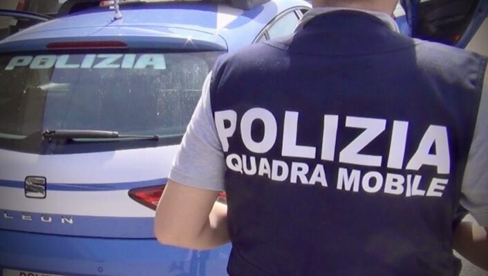 Gestiva lo spaccio dai domiciliari: arrestato 20enne a Catania