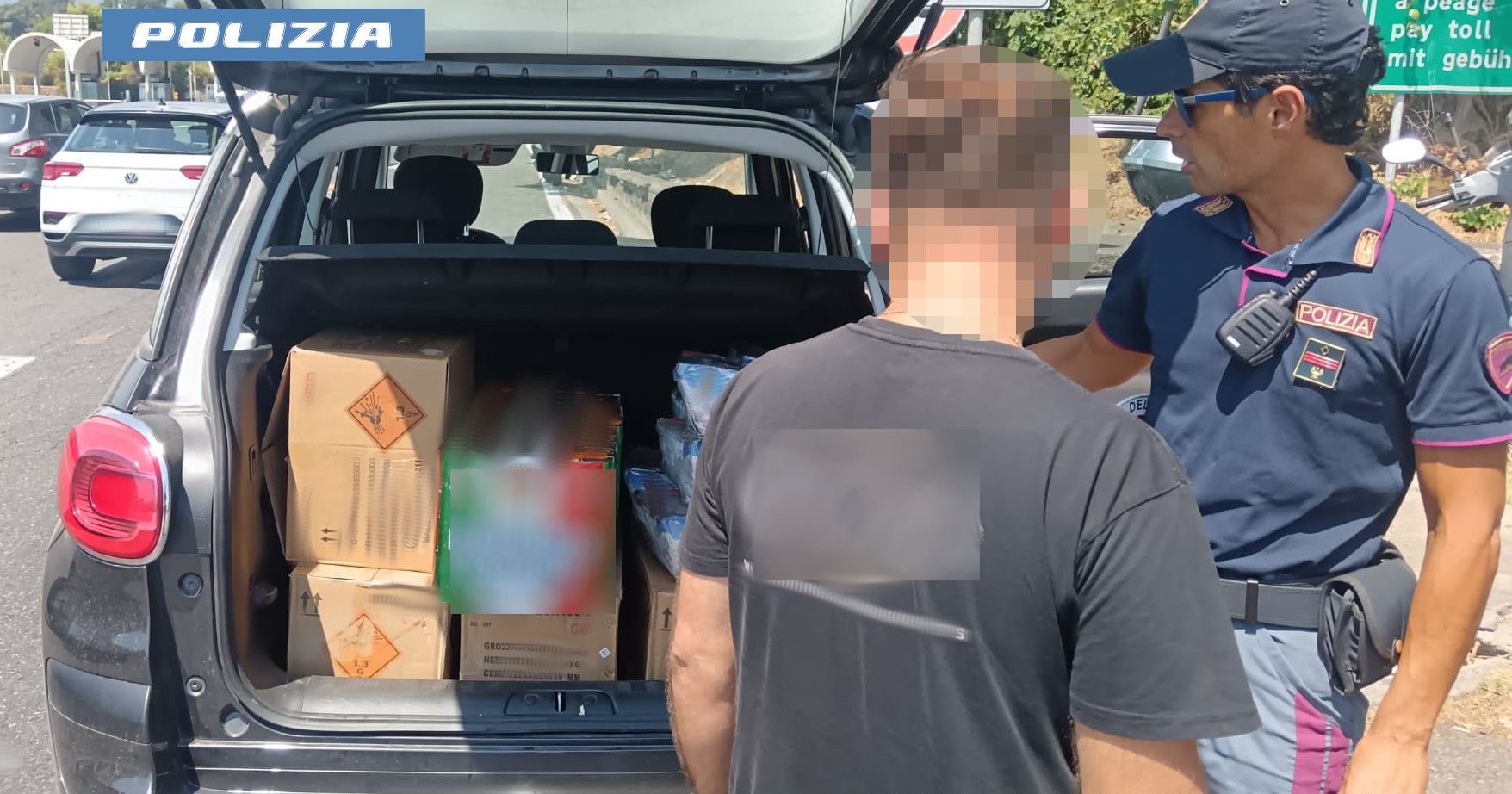 Catania, trasportava in auto oltre 190 chili di fuochi pirotecnici: denunciato 38enne