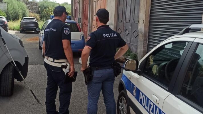 Adrano, due cani trovati morti nei sacchi: denunciato un 47enne per uccisione aggravata di animali
