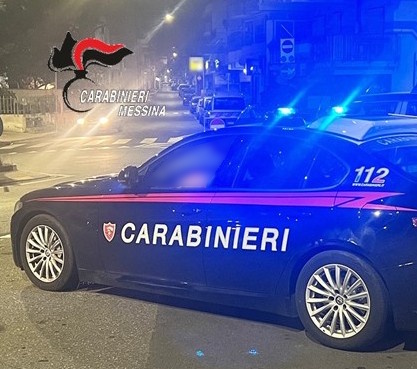 Lite e minacce in un locale a Messina, poi la scoperta: pistola e 29 proiettili nascosti vicino a una siepe