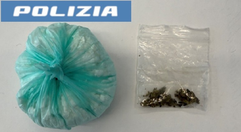 Cocaina negli slip e marijuana in casa: 28enne arrestato a Catania