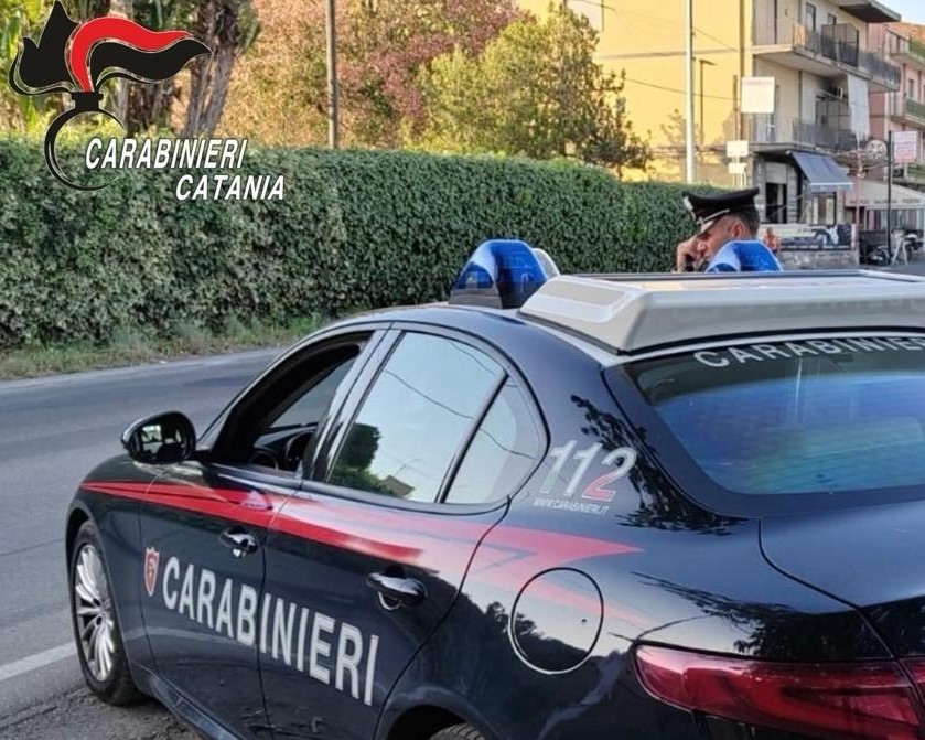 Catania, fermato dai carabinieri durante un controllo: scattano le manette per un 57enne