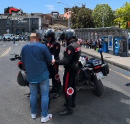 Catania, parcheggiatore abusivo viola la sorveglianza speciale: denunciato 33enne