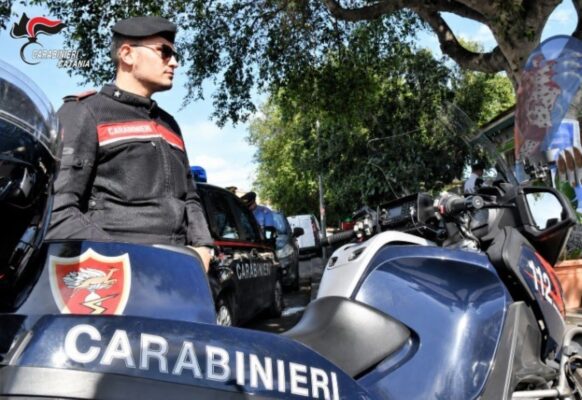 Catania, tenta di sfuggire al controllo dei carabinieri: fermato 35enne nel quartiere San Leone