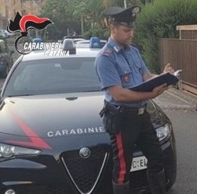 Catania, minaccia l’ex compagno e danneggia l’auto in sosta: denunciata 42enne