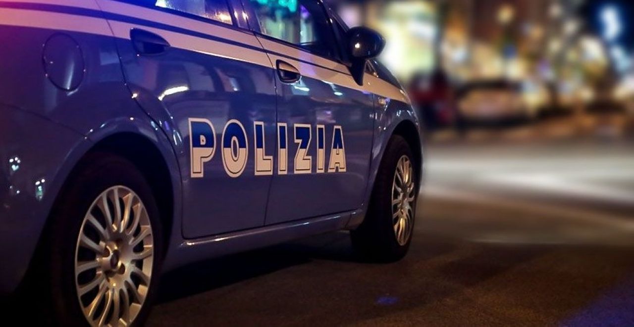 Catania, fuga spericolata per le vie del centro con a bordo compagne e neonati: fermati due giovani di 19 e 21 anni