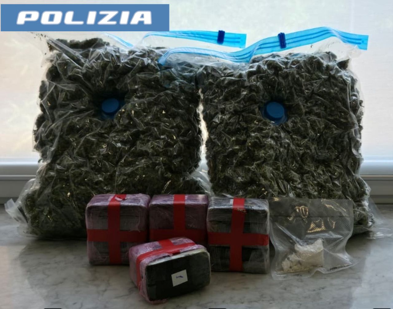 Caltagirone, nascondeva la droga in garage: arrestato un giovane e sequestrati circa quattro chili tra hashish, marijuana e cocaina