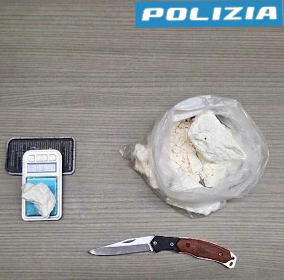 Colpo allo spaccio nel Trapanese, oltre 100 grammi di cocaina in un borsello: arrestati un uomo e una donna