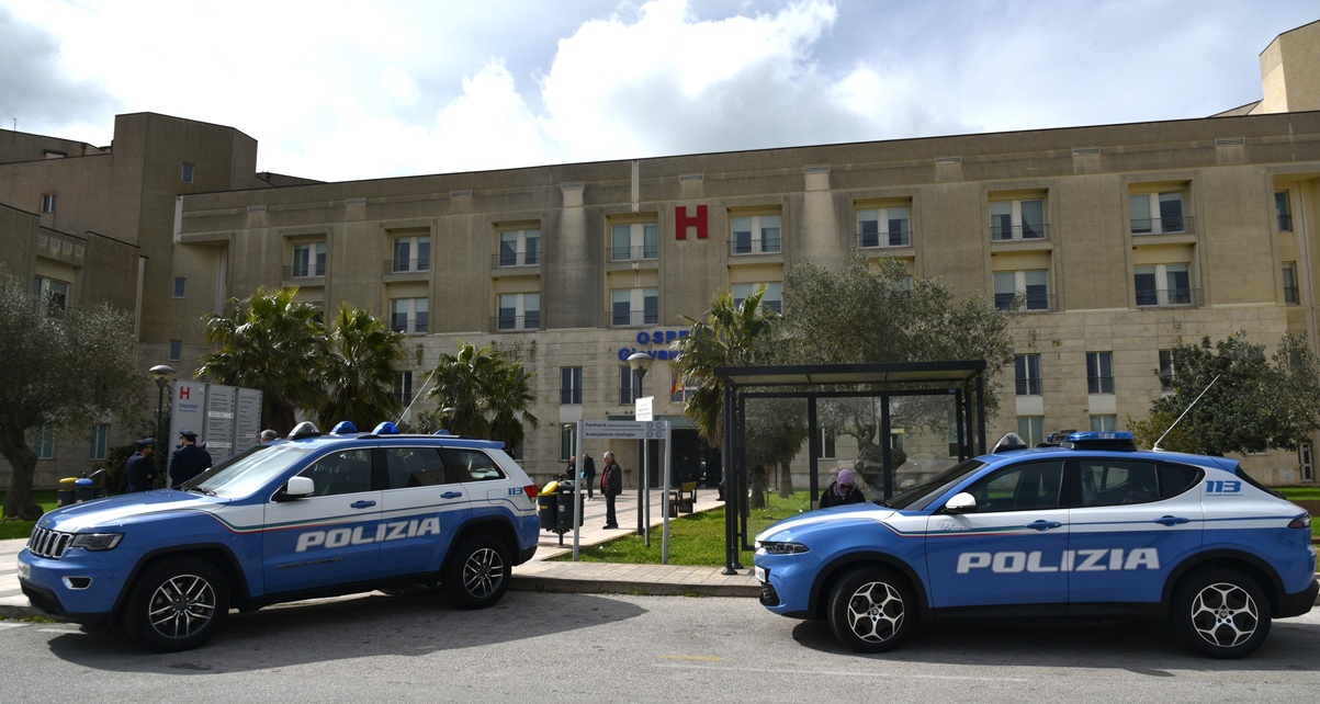 Ragusa, pretende la colla chirurgica per la figlia e aggredisce la dottoressa: denunciata una 23enne