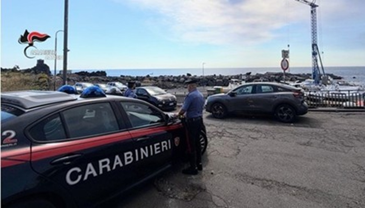 Controlli ad Acireale: scattano quattro denunce