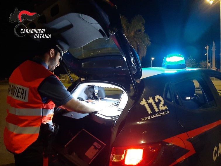 Ferragosto sulla riviera etnea, controlli dei carabinieri: oltre 100 persone identificate