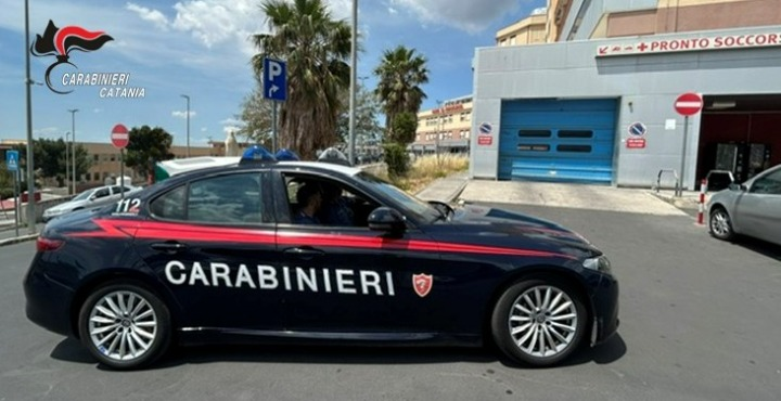 Biancavilla, trova il marito privo di sensi e chiama il 112: 33enne salvato dai carabinieri