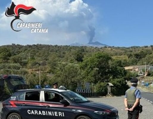 Bronte, raffica di controlli sulle strade: senza patente, assicurazione e col cellulare alla guida, scattano le sanzioni
