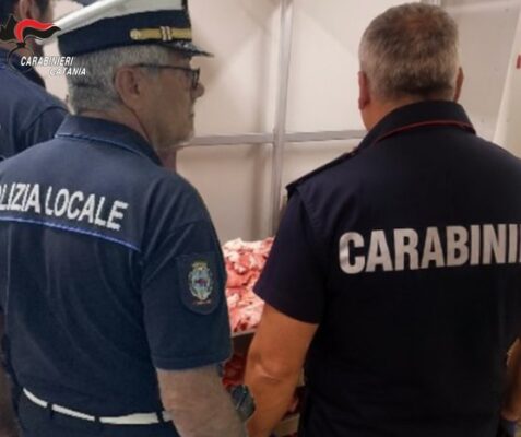 Macelleria aperta nonostante l’ordine di chiusura: scatta il sequestro e la denuncia del titolare