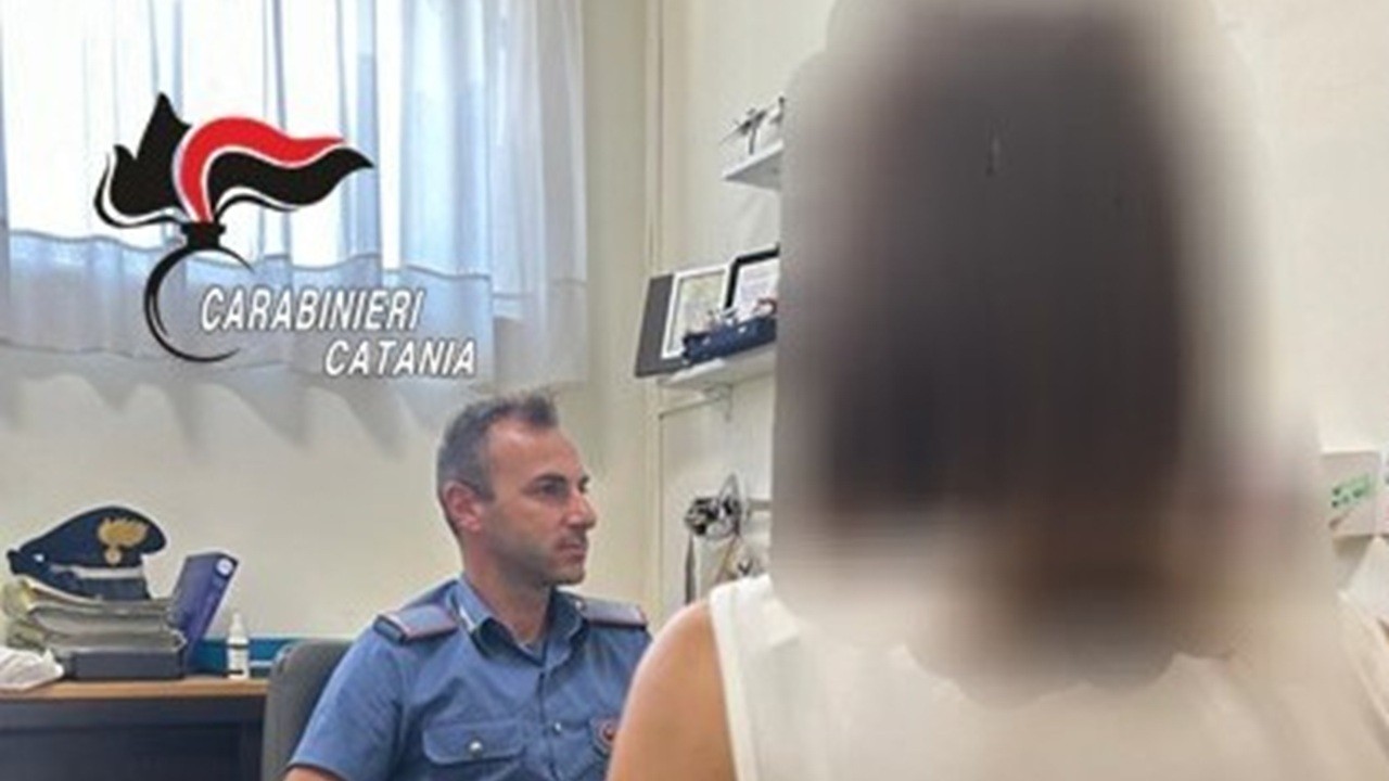 “Gelosia folle” in via Etnea: minaccia l’ex con una mannaia