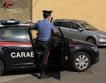 Furti d’auto nel Catanese, inseguimento da Aci Castello a Mascalucia: auto sperona i Carabinieri, denunciato un 52enne