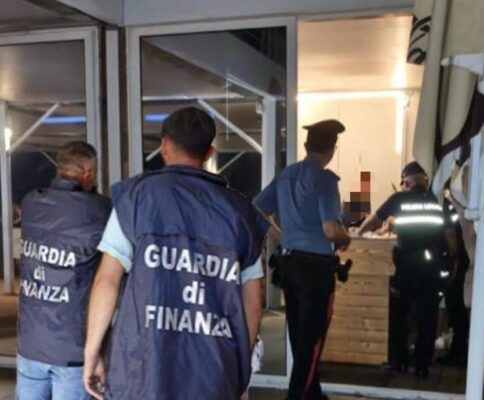 Il blitz in un lido di Mascali: 8 lavoratori su 9 in nero e serata con dj sospesa