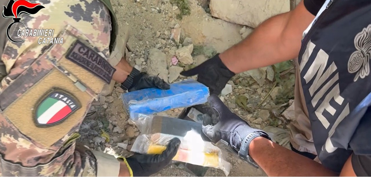 Maxi deposito di droga a Palagonia: sequestrati oltre 17 chili di stupefacenti