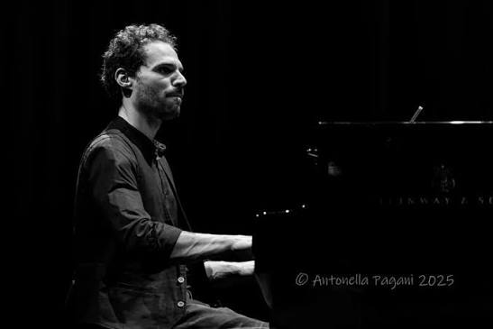 “Textures”, Seby Burgio protagonista al Palazzo della Cultura: il jazz diventa viaggio tra emozioni e libertà