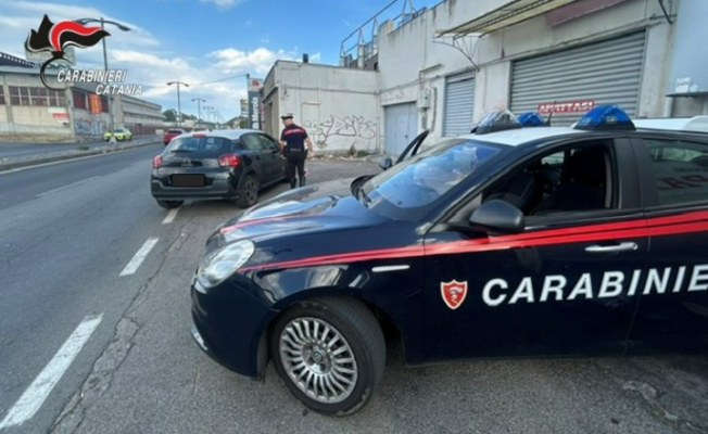 Controlli a Misterbianco, 16enne trovato con un tirapugni: denunciato