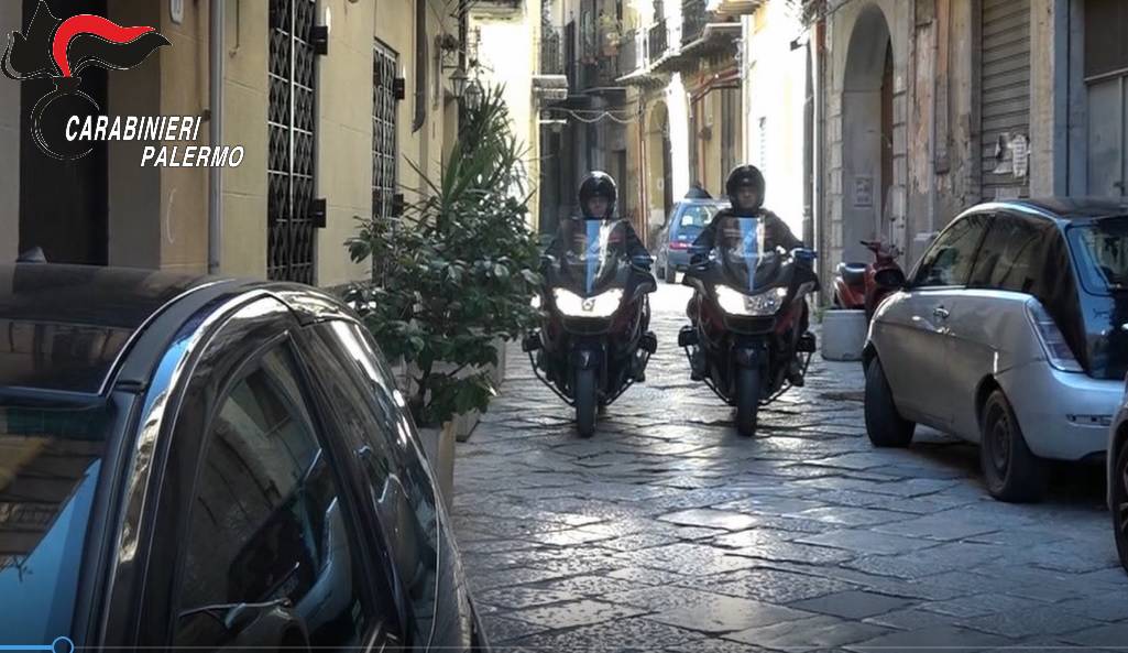 Controlli a Palermo, 5 arresti e un minorenne denunciato: droga allo Zen, violenza in ospedale e fughe all’alt