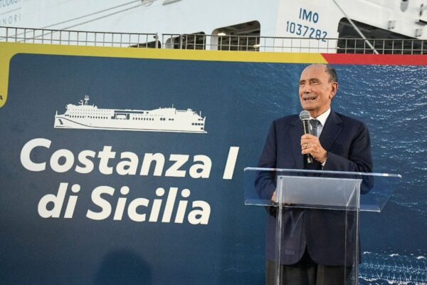Trasporti, il “Costanza I di Sicilia” entra in servizio: salpa il primo traghetto della Regione
