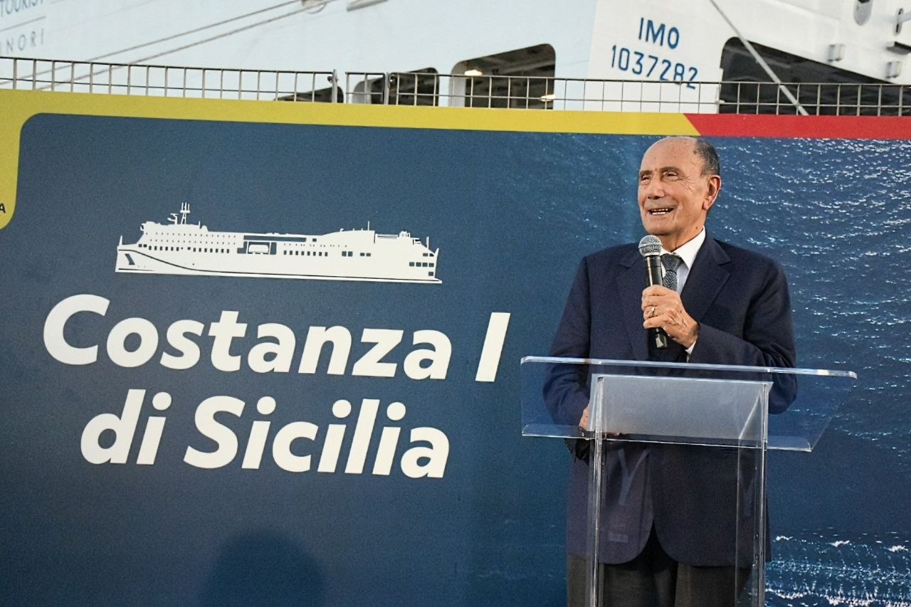 Trasporti, il “Costanza I di Sicilia” entra in servizio: salpa il primo traghetto della Regione