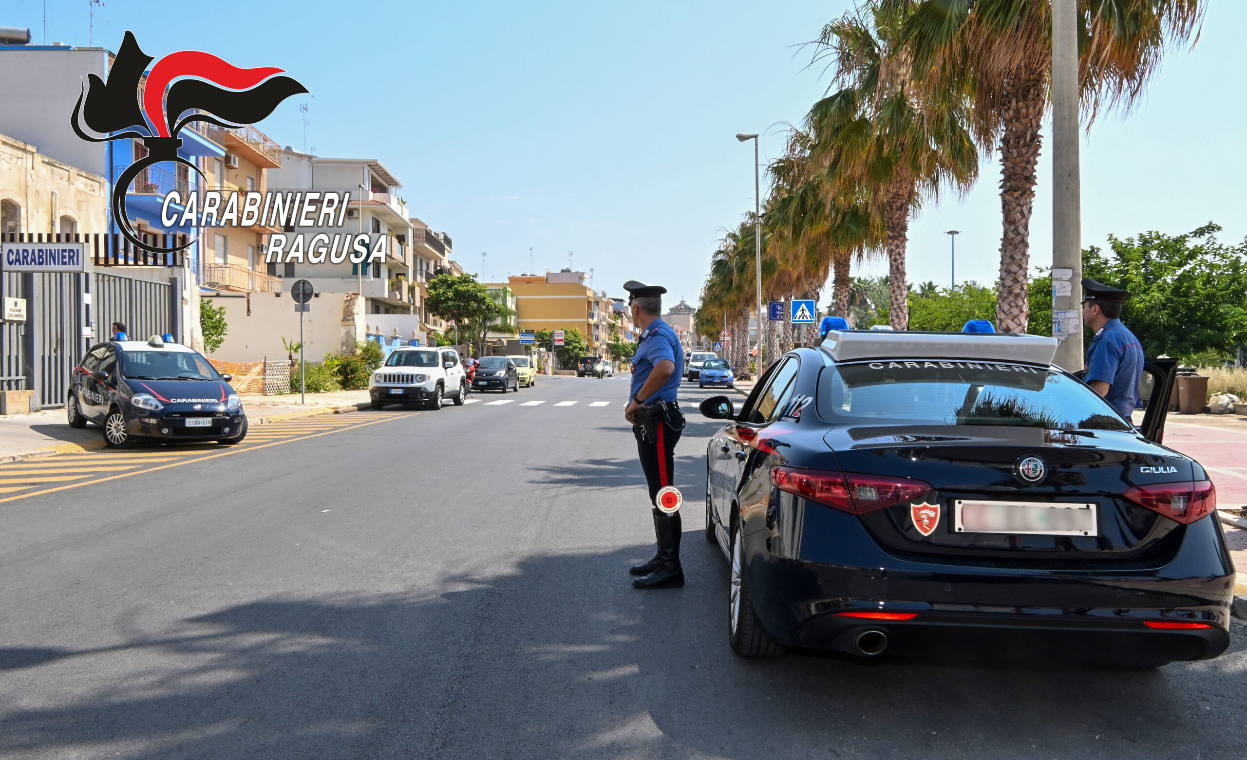 Pozzallo, minaccia i genitori e tenta di colpire un carabiniere con un taglierino: arrestato 46enne