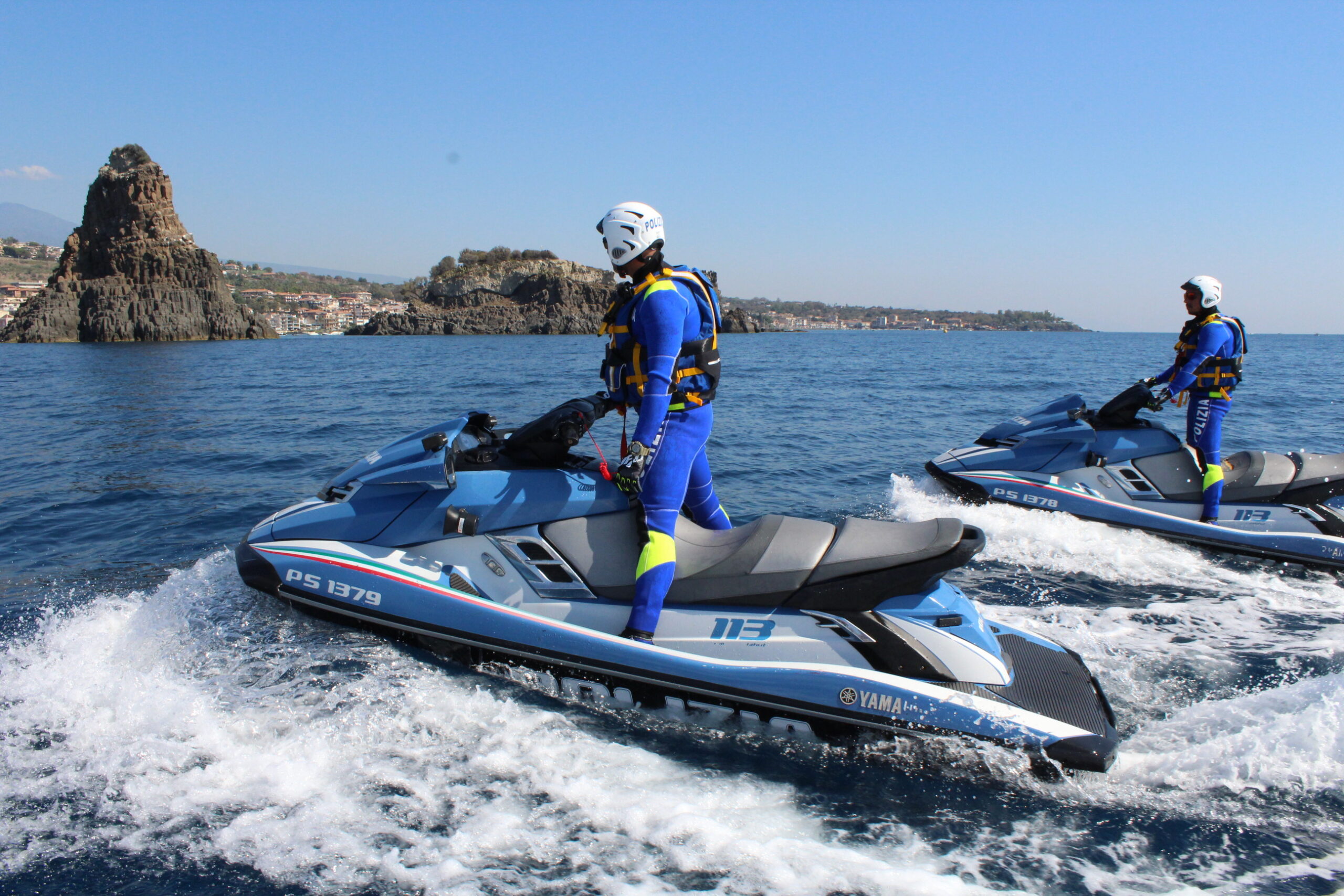 Moto d’acqua e natanti sotto la lente della Polizia: 12 violazioni e 5mila euro di sanzioni lungo la costa catanese