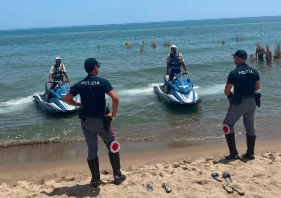 Catania, controlli delle “volanti del mare”: multe per 3mila euro e un natante sequestrato