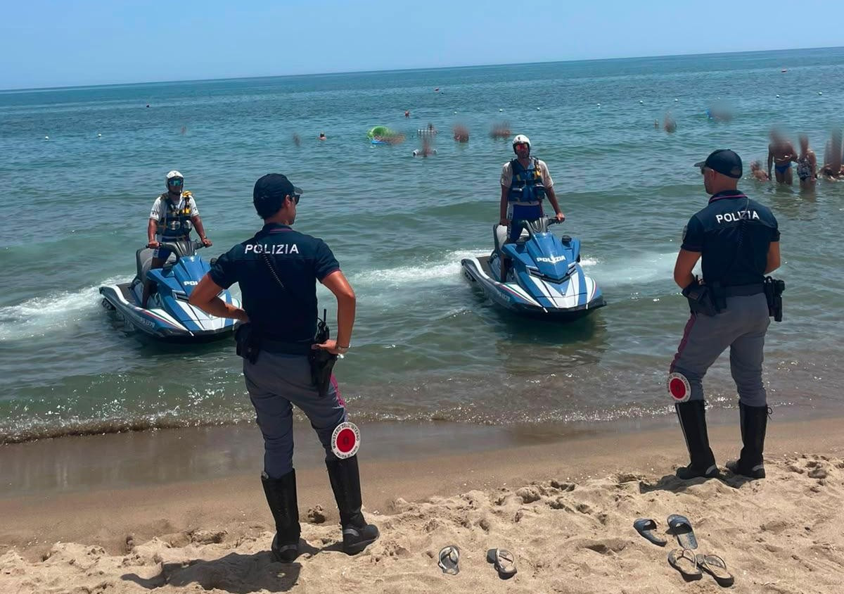 Catania, controlli delle “volanti del mare”: multe per 3mila euro e un natante sequestrato