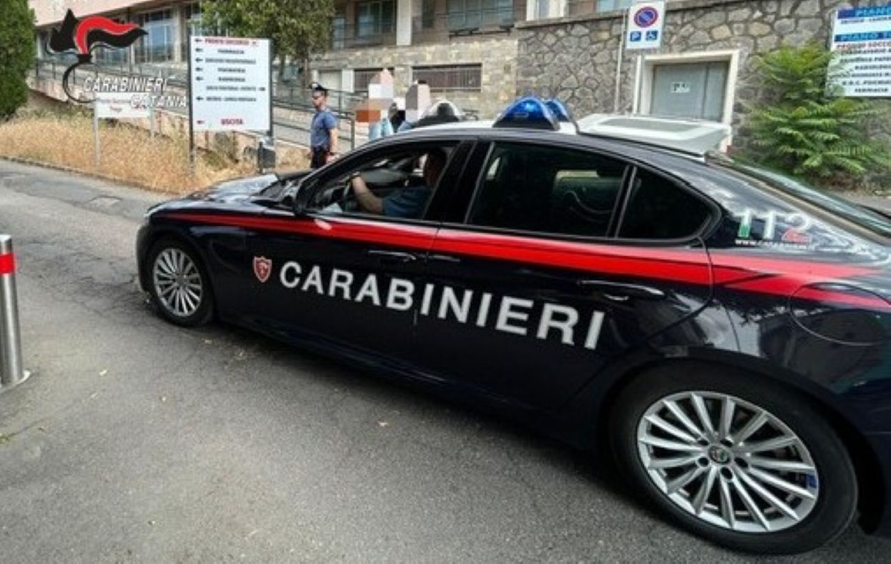 Ruba computer dell’Asp e si “rifugia” al Pronto Soccorso: denunciato 16enne