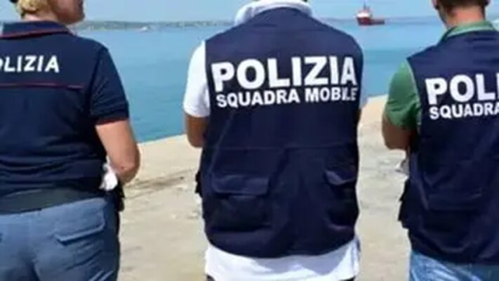 Sbarco di 36 migranti ad Augusta, individuati tre presunti scafisti: fermati dalla Polizia