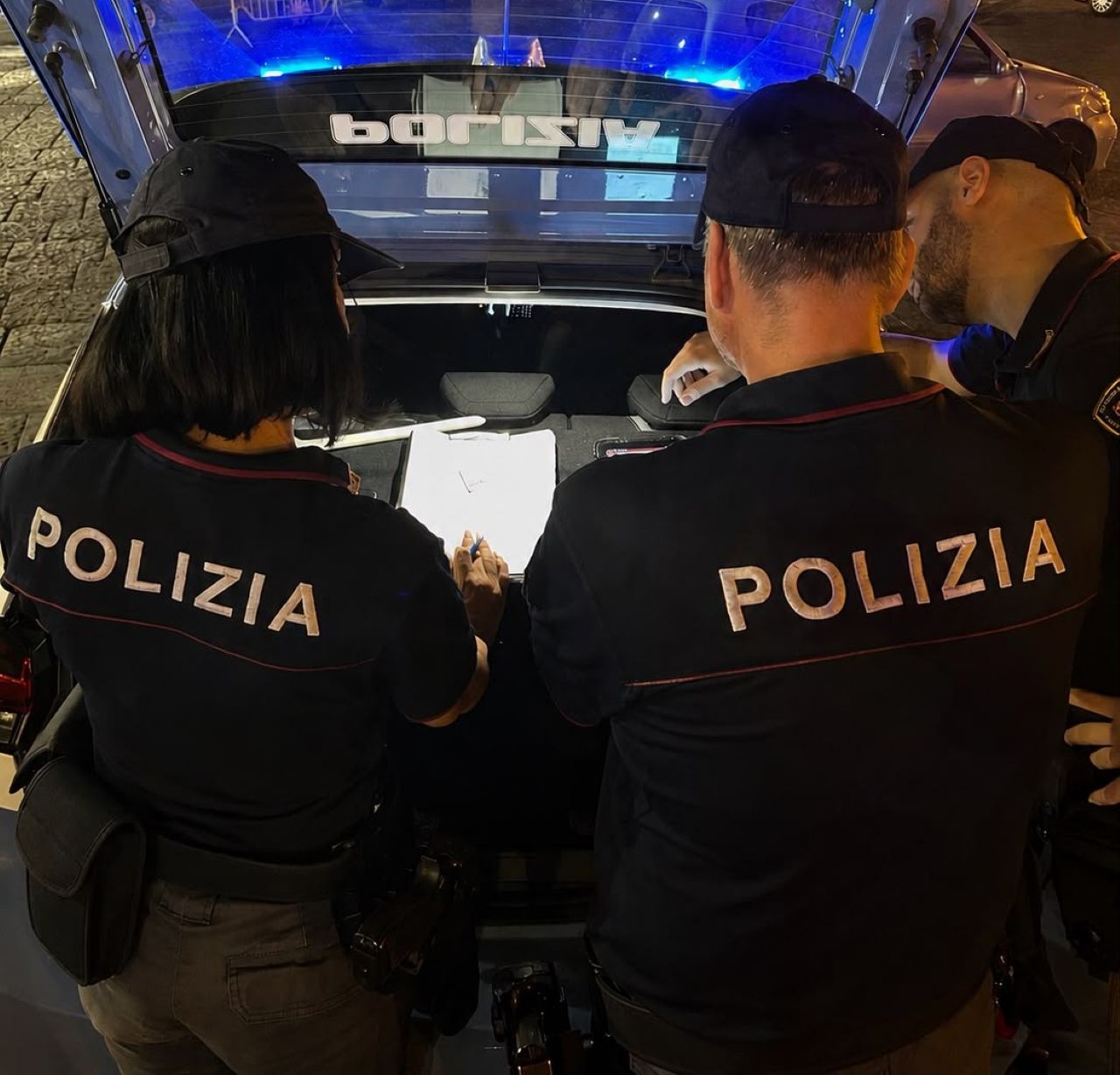 Catania, parcheggiatore abusivo sorpreso a rubare in un’auto nella notte: arrestato