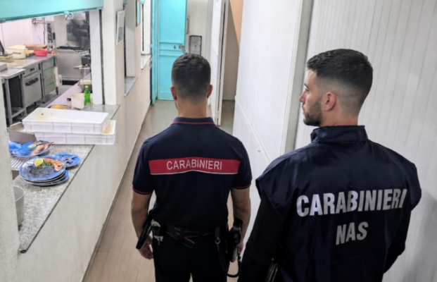 Nas, controlli in due ristoranti del Catanese: una denuncia e sanzioni per 17mila euro