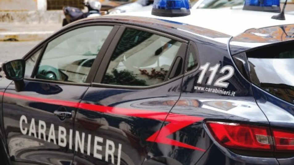Colpi di arma da fuoco a Riesi: un uomo e una donna feriti alla testa